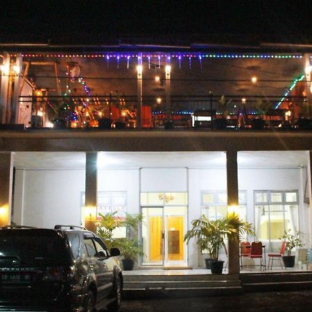Hotel Mathilda Maumere Exterior photo