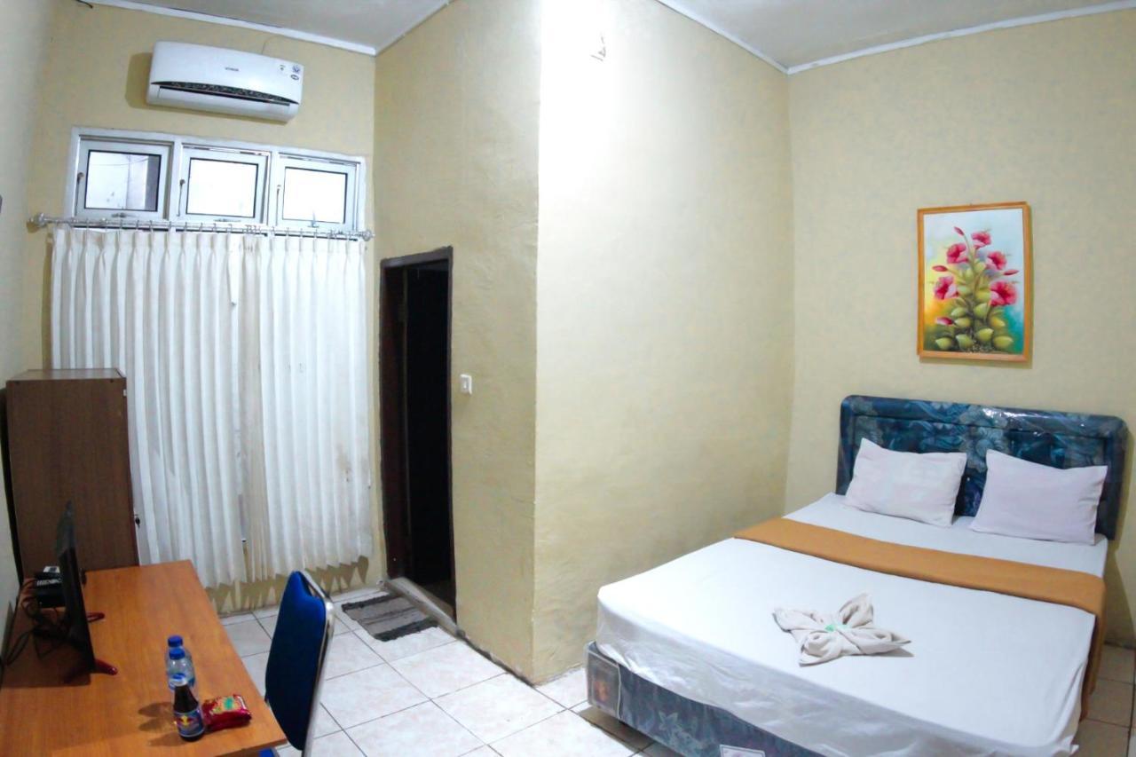 Hotel Mathilda Maumere Exterior photo