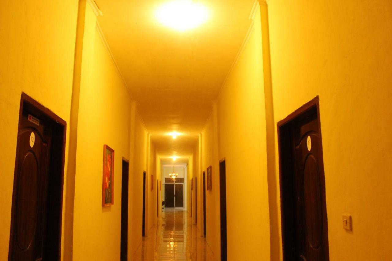 Hotel Mathilda Maumere Exterior photo
